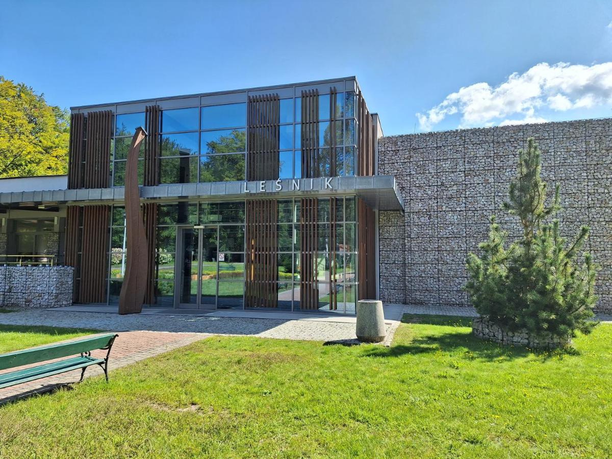 Hotel Osrodek Szkoleniowo-Wypoczynkowy "Lesnik" Stolpmünde Exterior foto