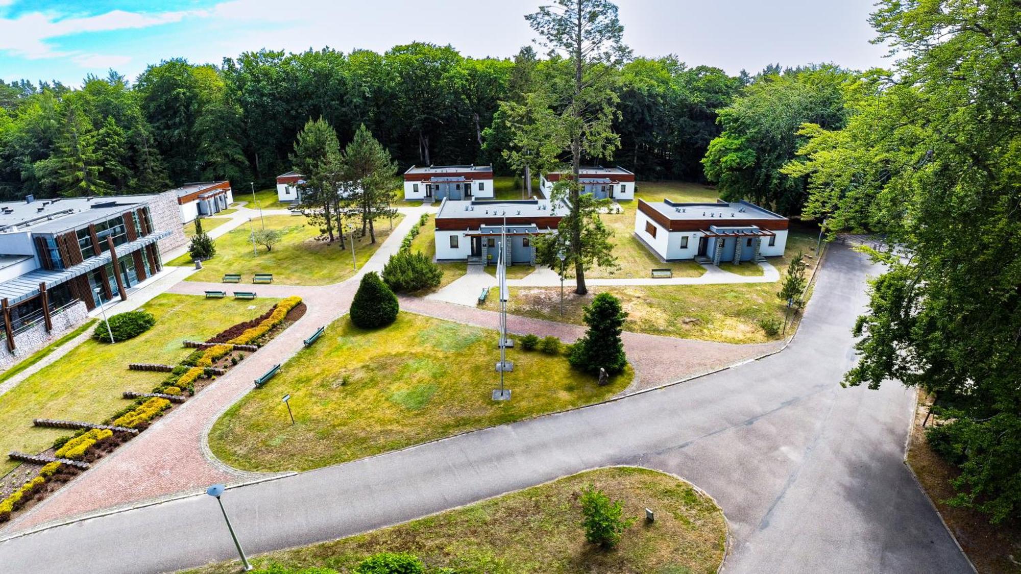 Hotel Osrodek Szkoleniowo-Wypoczynkowy "Lesnik" Stolpmünde Exterior foto
