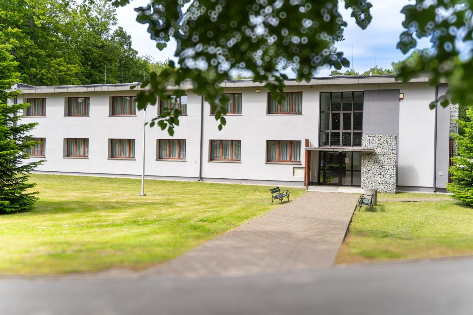 Hotel Osrodek Szkoleniowo-Wypoczynkowy "Lesnik" Stolpmünde Exterior foto
