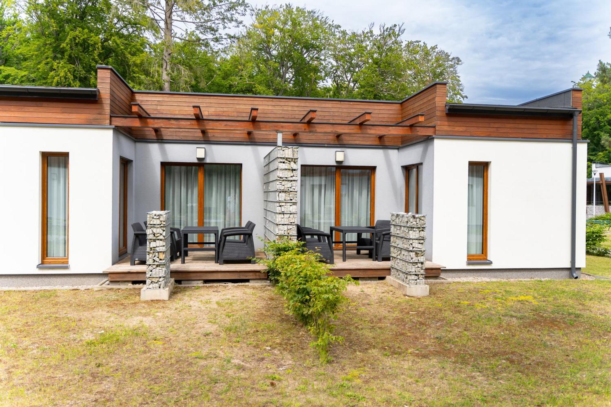 Hotel Osrodek Szkoleniowo-Wypoczynkowy "Lesnik" Stolpmünde Exterior foto