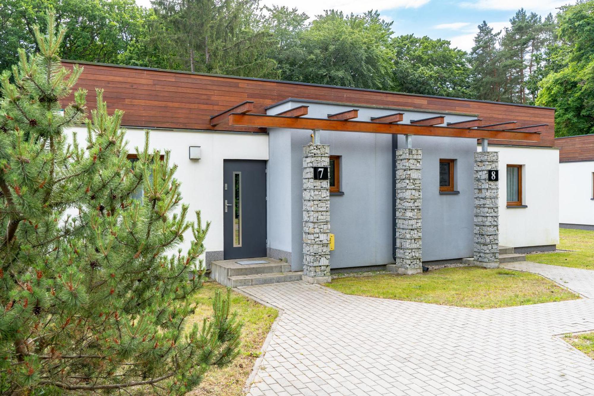 Hotel Osrodek Szkoleniowo-Wypoczynkowy "Lesnik" Stolpmünde Exterior foto